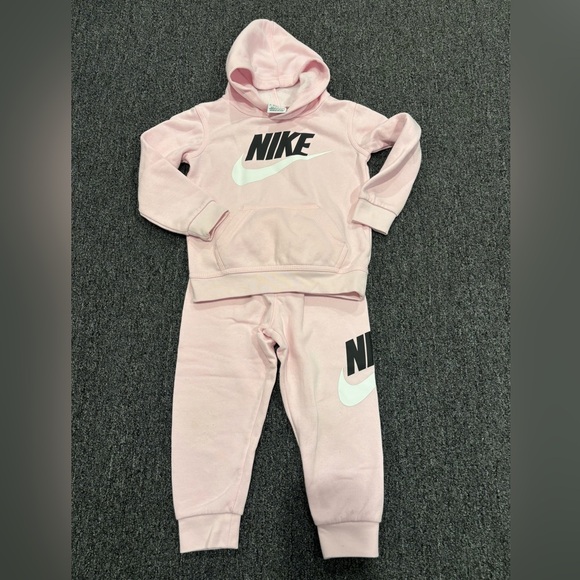 Pink Nike Toddler Outfit 3t - Picture 1 of 4